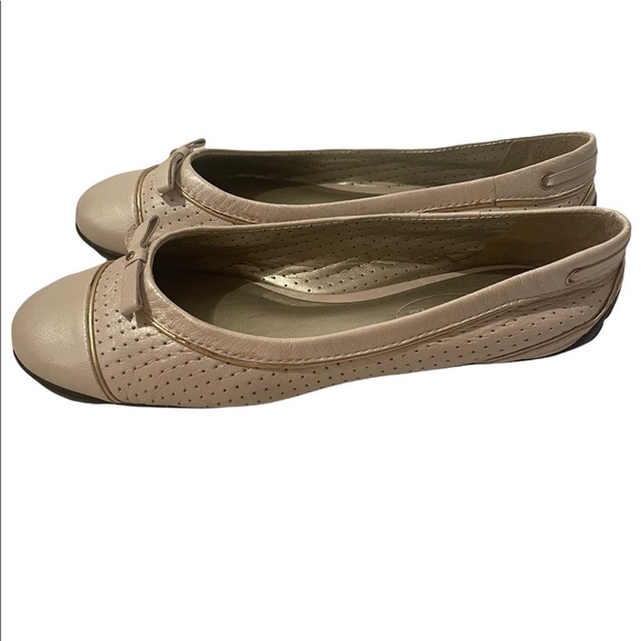 Talbots Cream with Gold Accents Flat Shoes NWOT Size 7B - Picture 7 of 8